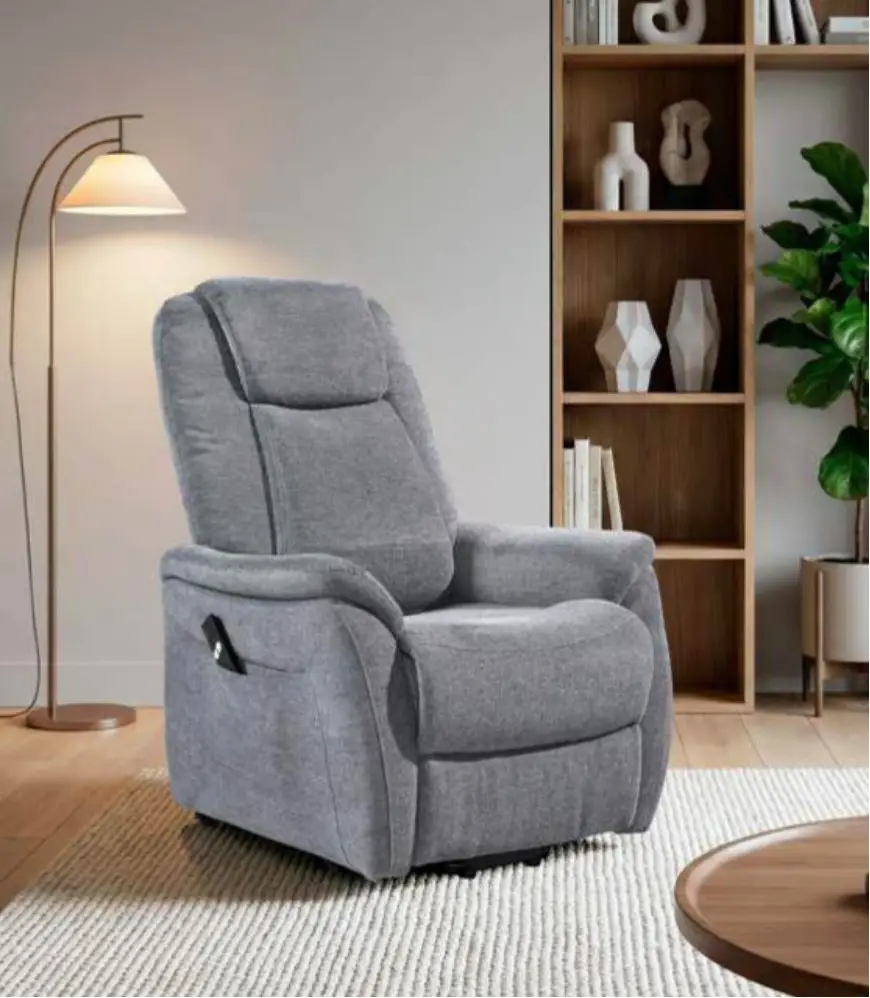 Cadeirão de repouso estofado, numa sala de estar mobilada pela Decor Style