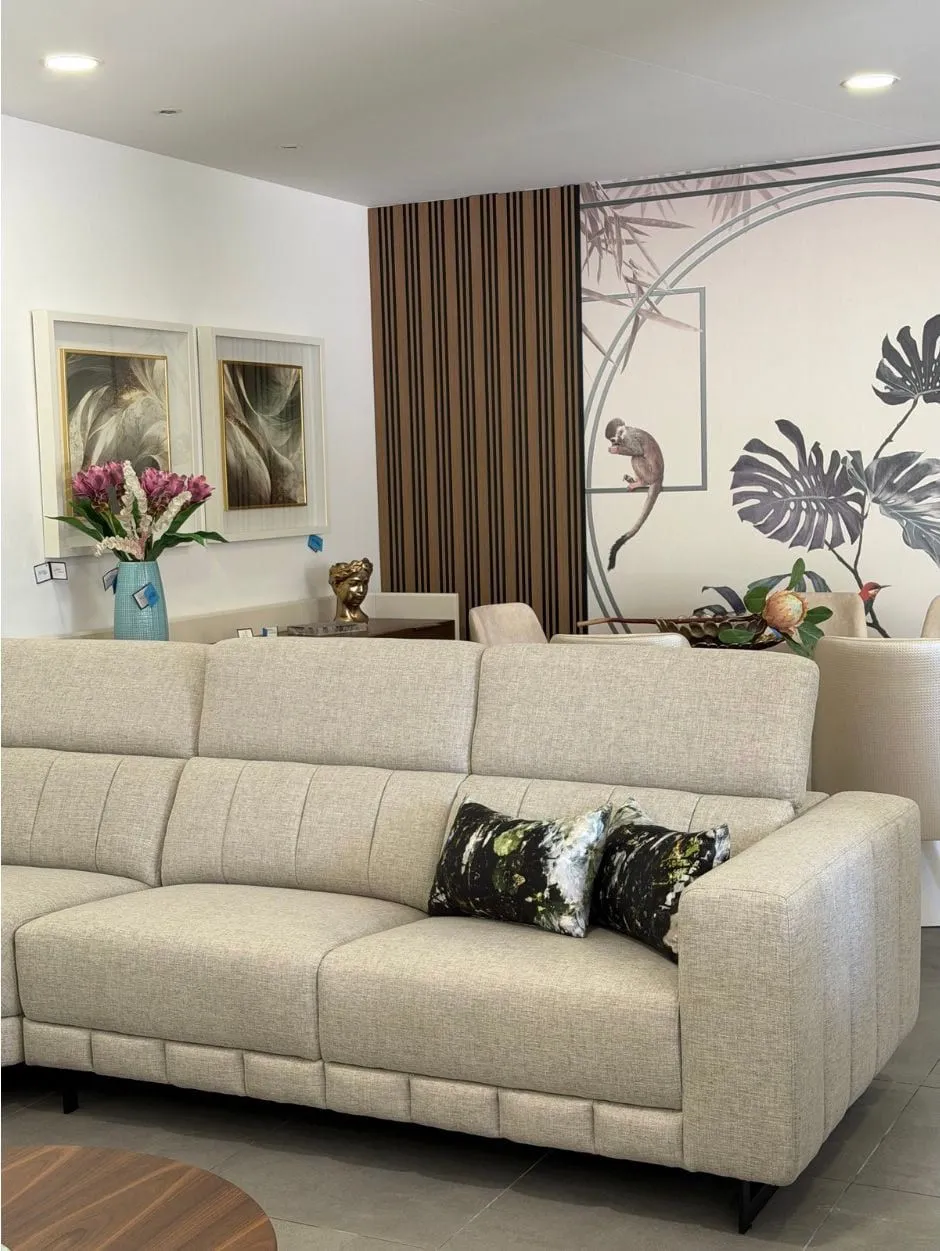 Ambiente do showroom dedicado às linhas mais tradicionais e clássicas