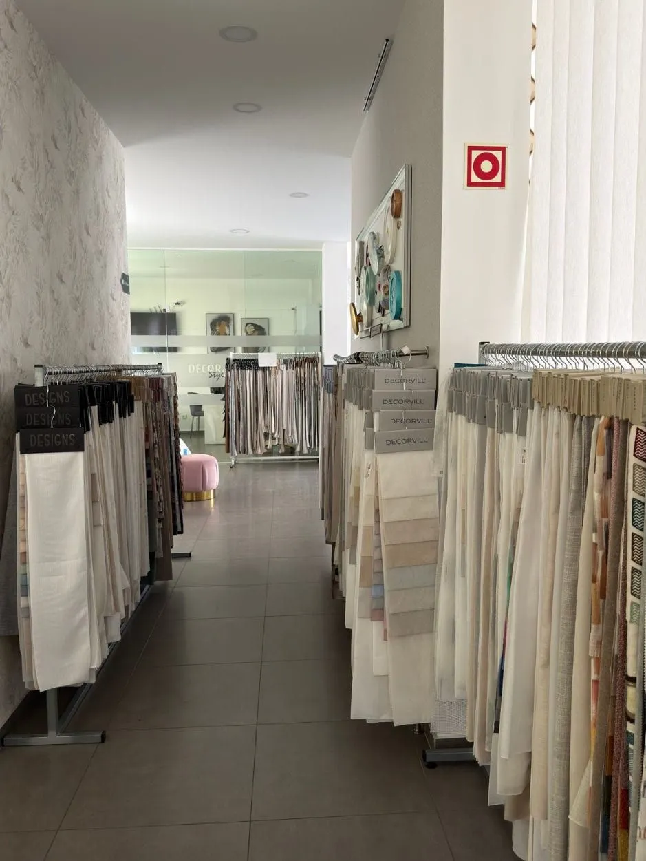 Vista geral do showroom de 1.500 m² da Decor Style em Louriçal, Pombal