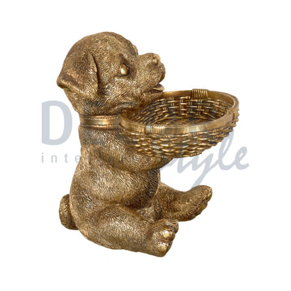 figura cão com cesta em dourado para decoração elegante
